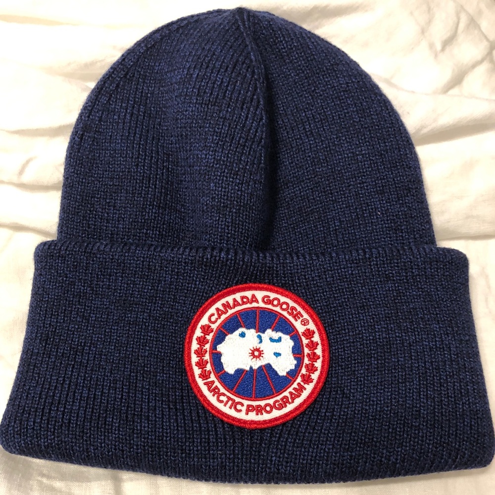 CANADA GOOSE BEANIE - BRAND NEW
